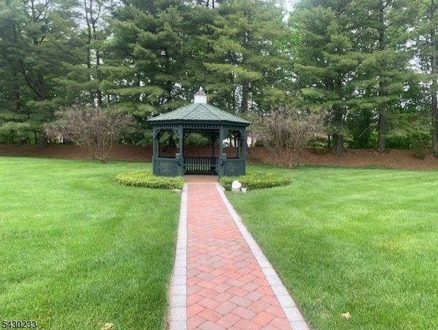 4 Wareham Ct, Scotch Plains Twp., NJ 07076