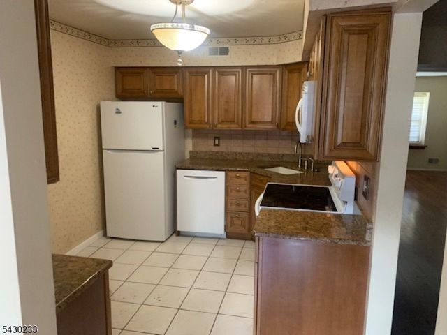 4 Wareham Ct, Scotch Plains Twp., NJ 07076