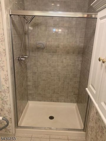 4 Wareham Ct, Scotch Plains Twp., NJ 07076