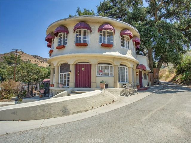 8618 La Tuna Canyon Road, Sun Valley, CA 91352