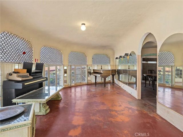 8618 La Tuna Canyon Road, Sun Valley, CA 91352