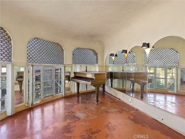 8618 La Tuna Canyon Road, Sun Valley, CA 91352