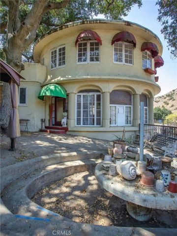 8618 La Tuna Canyon Road, Sun Valley, CA 91352