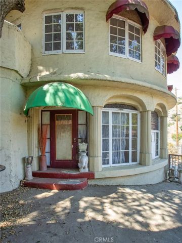 8618 La Tuna Canyon Road, Sun Valley, CA 91352