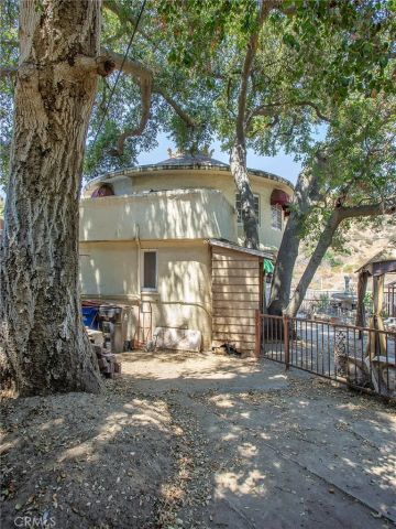 8618 La Tuna Canyon Road, Sun Valley, CA 91352