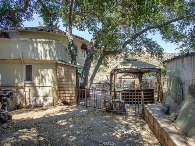 8618 La Tuna Canyon Road, Sun Valley, CA 91352