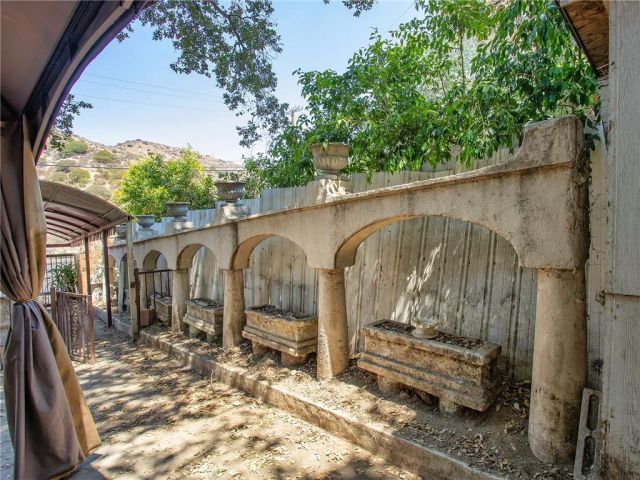 8618 La Tuna Canyon Road, Sun Valley, CA 91352