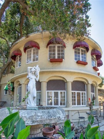 8618 La Tuna Canyon Road, Sun Valley, CA 91352