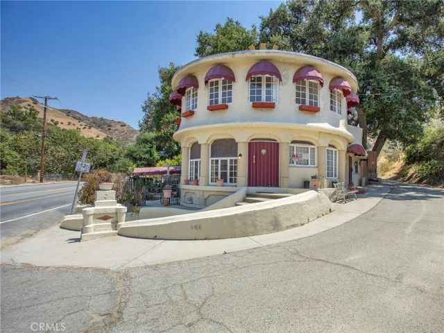 8618 La Tuna Canyon Road, Sun Valley, CA 91352