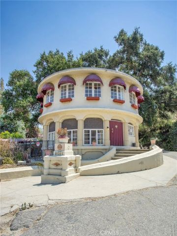 8618 La Tuna Canyon Road, Sun Valley, CA 91352