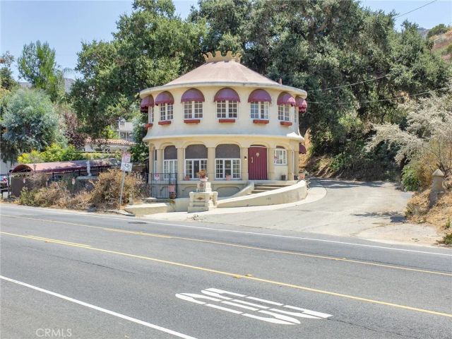 8618 La Tuna Canyon Road, Sun Valley, CA 91352