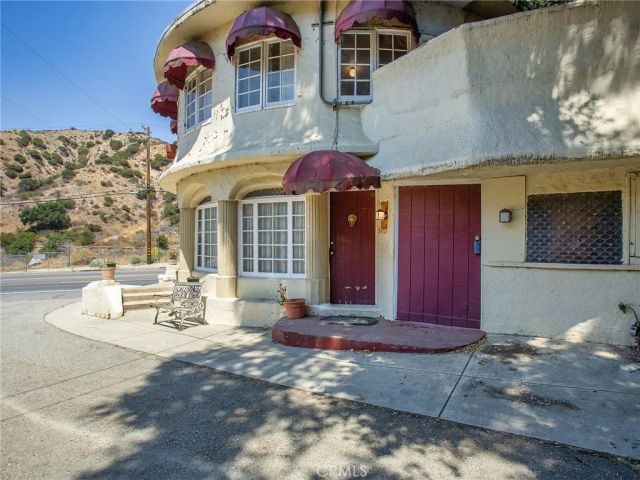 8618 La Tuna Canyon Road, Sun Valley, CA 91352