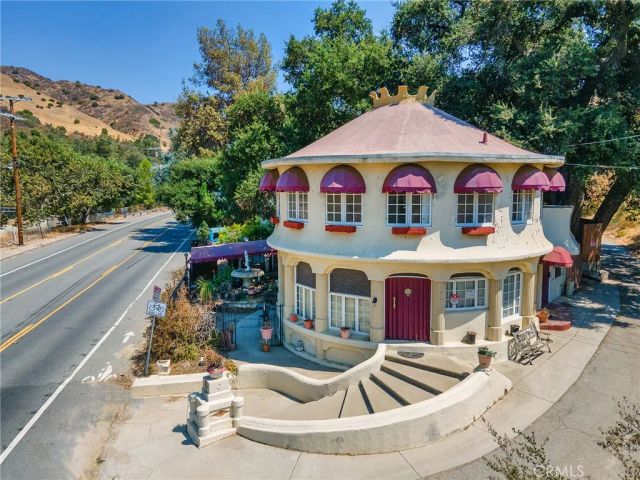 8618 La Tuna Canyon Road, Sun Valley, CA 91352