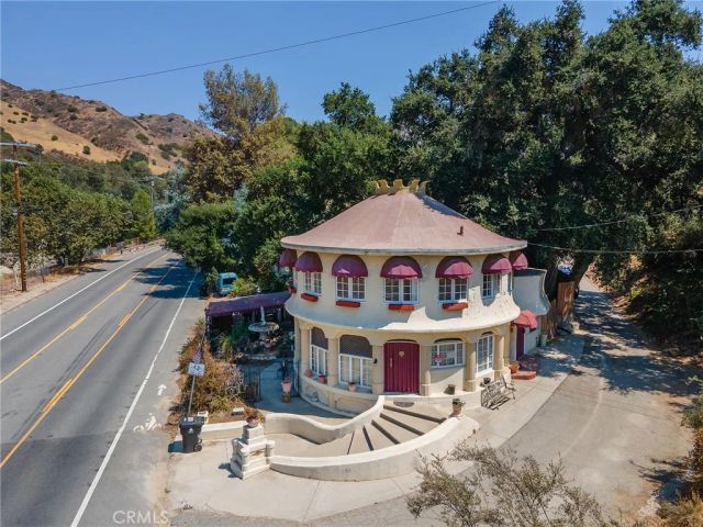 8618 La Tuna Canyon Road, Sun Valley, CA 91352