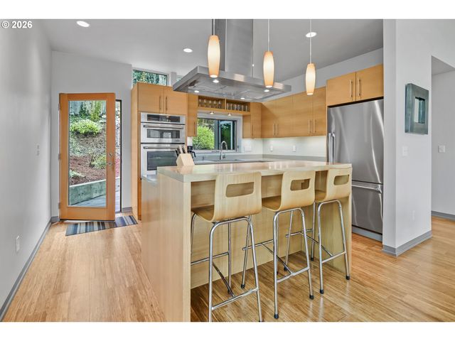 3741 Sw Sweetbriar Dr, Portland, OR 97221