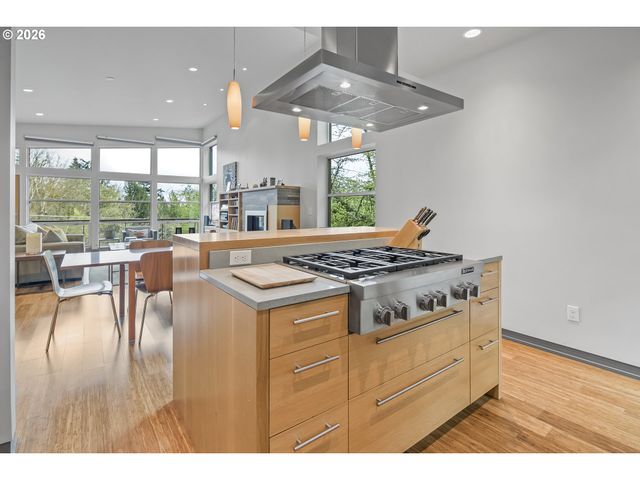 3741 Sw Sweetbriar Dr, Portland, OR 97221