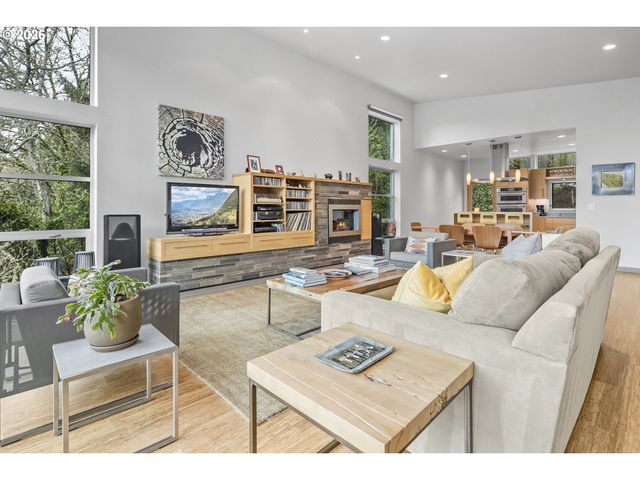 3741 Sw Sweetbriar Dr, Portland, OR 97221