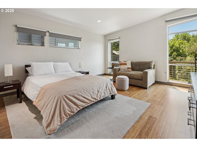 3741 Sw Sweetbriar Dr, Portland, OR 97221