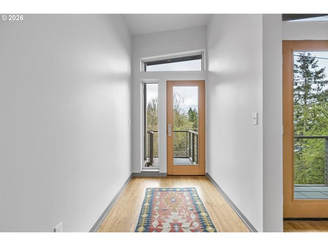 3741 Sw Sweetbriar Dr, Portland, OR 97221