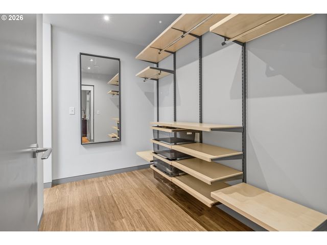 3741 Sw Sweetbriar Dr, Portland, OR 97221