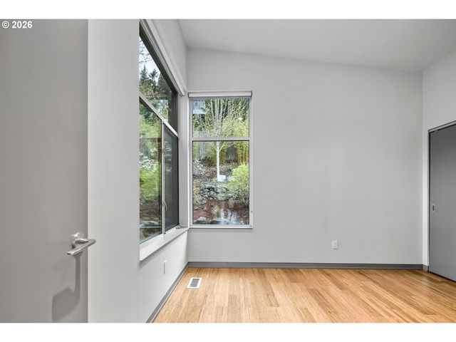 3741 Sw Sweetbriar Dr, Portland, OR 97221