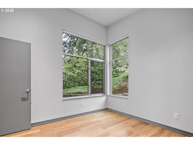 3741 Sw Sweetbriar Dr, Portland, OR 97221