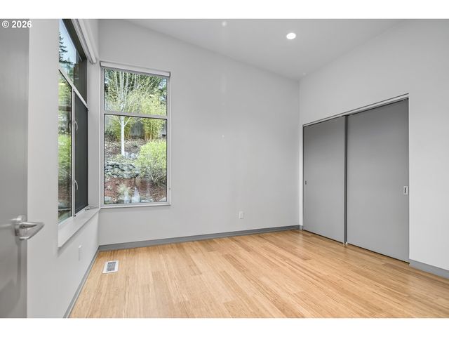 3741 Sw Sweetbriar Dr, Portland, OR 97221