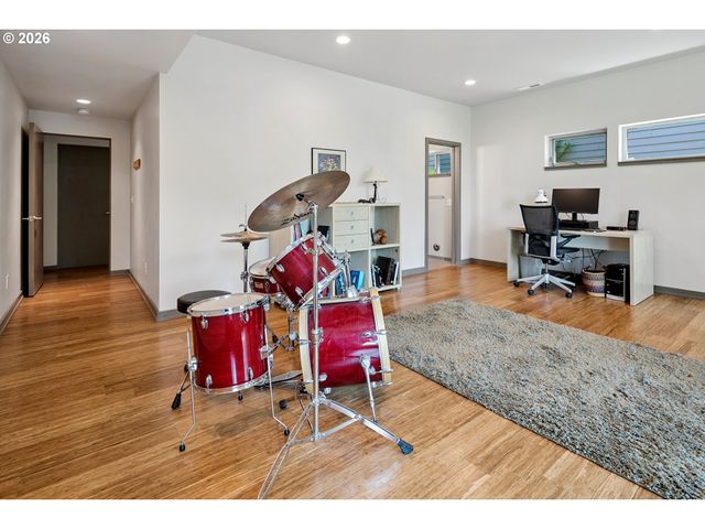 3741 Sw Sweetbriar Dr, Portland, OR 97221