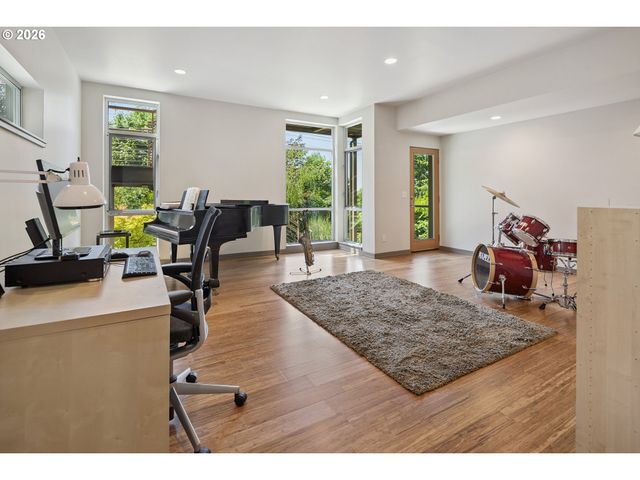 3741 Sw Sweetbriar Dr, Portland, OR 97221