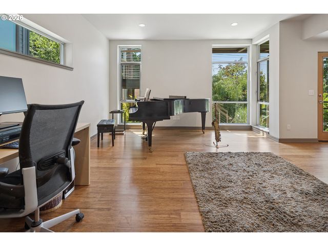 3741 Sw Sweetbriar Dr, Portland, OR 97221