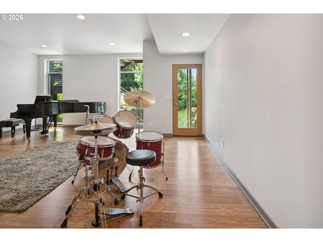 3741 Sw Sweetbriar Dr, Portland, OR 97221