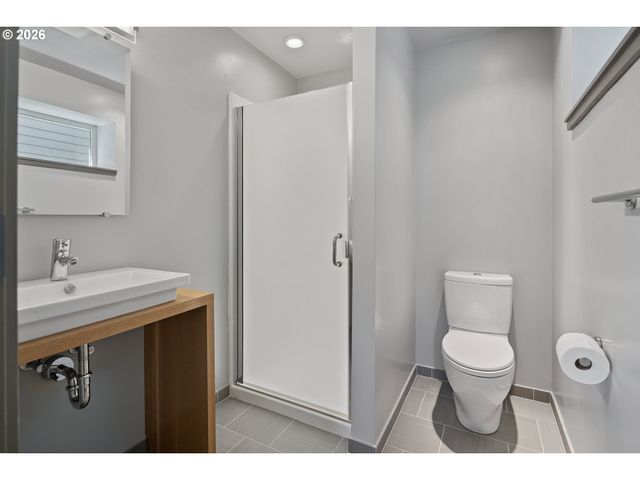 3741 Sw Sweetbriar Dr, Portland, OR 97221