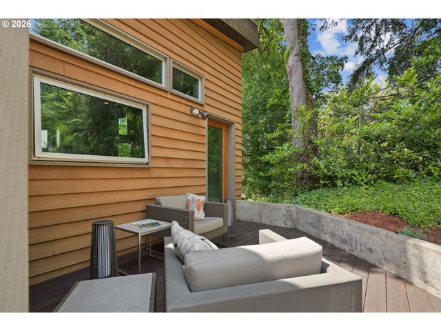 3741 Sw Sweetbriar Dr, Portland, OR 97221