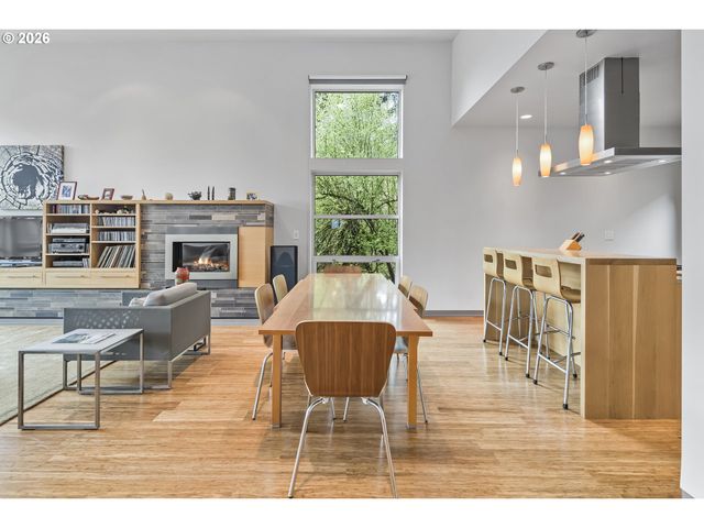 3741 Sw Sweetbriar Dr, Portland, OR 97221