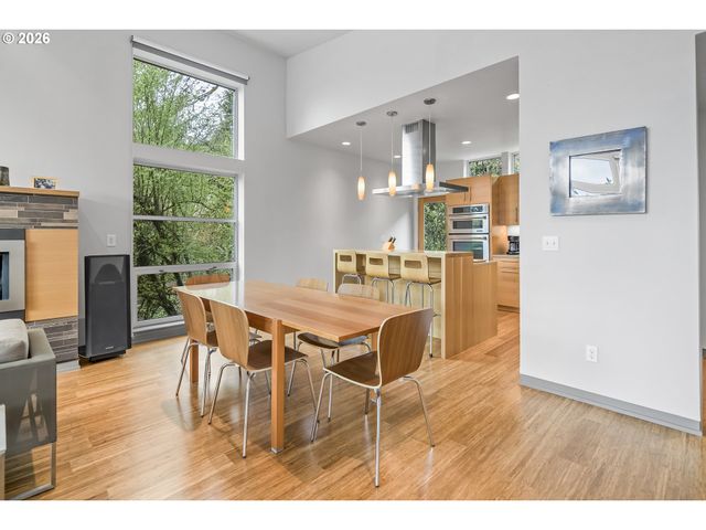 3741 Sw Sweetbriar Dr, Portland, OR 97221