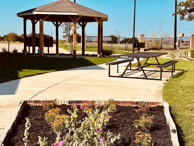 6215 Roby Drive, Arlington, TX 76001