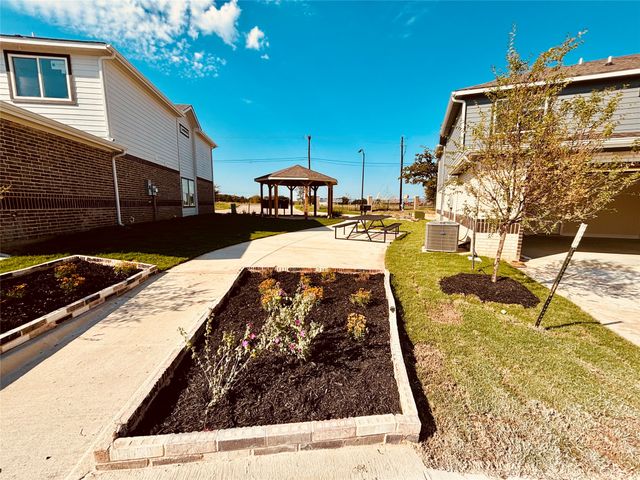 6215 Roby Drive, Arlington, TX 76001