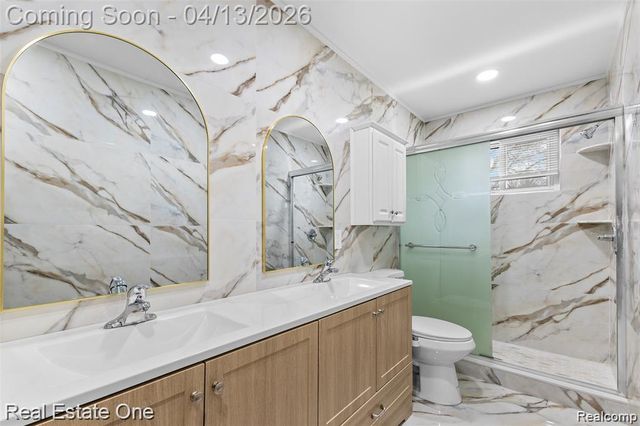 8456 Robindale Avenue, Dearborn Heights, MI 48127