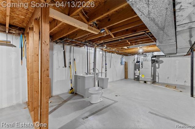 8456 Robindale Avenue, Dearborn Heights, MI 48127