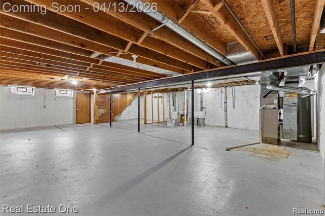 8456 Robindale Avenue, Dearborn Heights, MI 48127