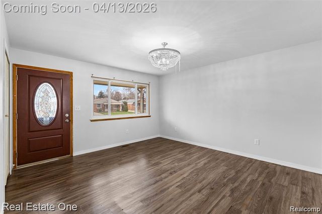 8456 Robindale Avenue, Dearborn Heights, MI 48127