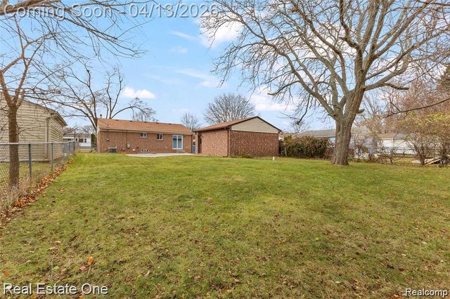 8456 Robindale Avenue, Dearborn Heights, MI 48127