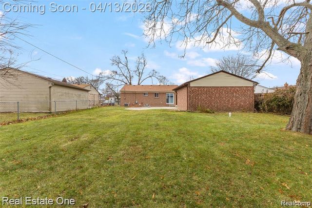 8456 Robindale Avenue, Dearborn Heights, MI 48127