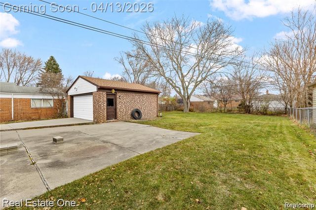 8456 Robindale Avenue, Dearborn Heights, MI 48127
