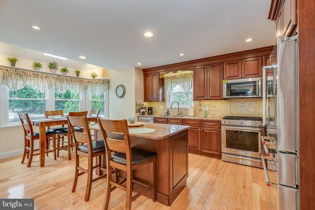 1 WINTERBERRY CT, Mount Laurel, NJ 08054