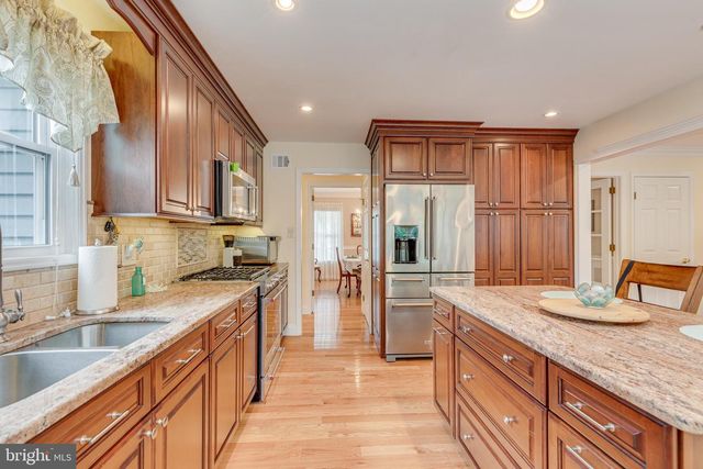 1 WINTERBERRY CT, Mount Laurel, NJ 08054