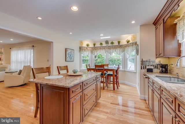 1 WINTERBERRY CT, Mount Laurel, NJ 08054