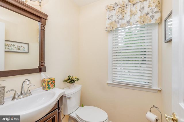 1 WINTERBERRY CT, Mount Laurel, NJ 08054