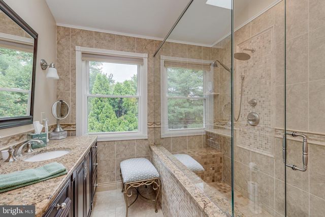 1 WINTERBERRY CT, Mount Laurel, NJ 08054