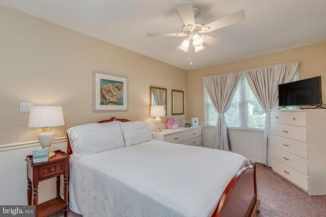 1 WINTERBERRY CT, Mount Laurel, NJ 08054
